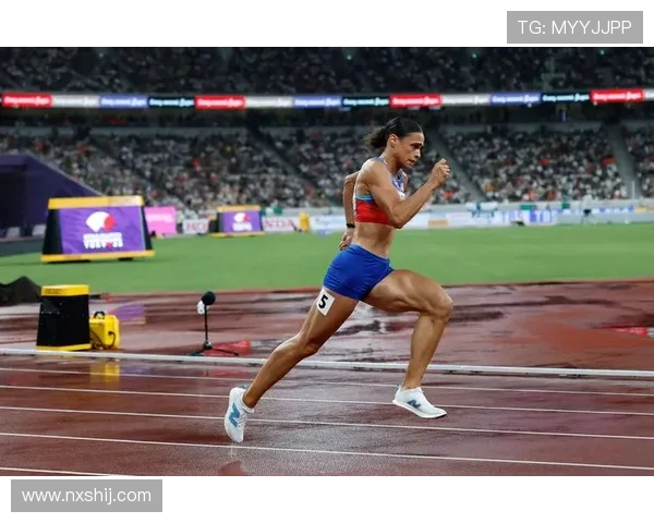 麦克劳林女子400米夺冠强势破纪录尘封四十二年赛会神迹终落幕