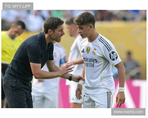 西甲阿隆索回到故乡再度带领球队赢得胜利展现王者风范