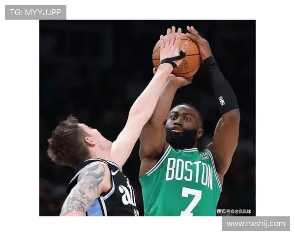 霍勒迪强势突破分球精准策动攻势穆雷底角空位三分冷静稳稳命中球